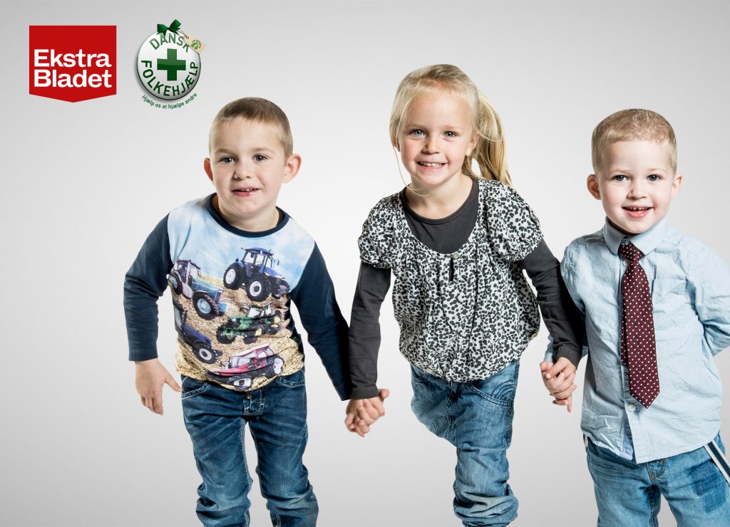 Julehjaelp_alle_tre_staaende Julehjaelp_alle_tre_staaende