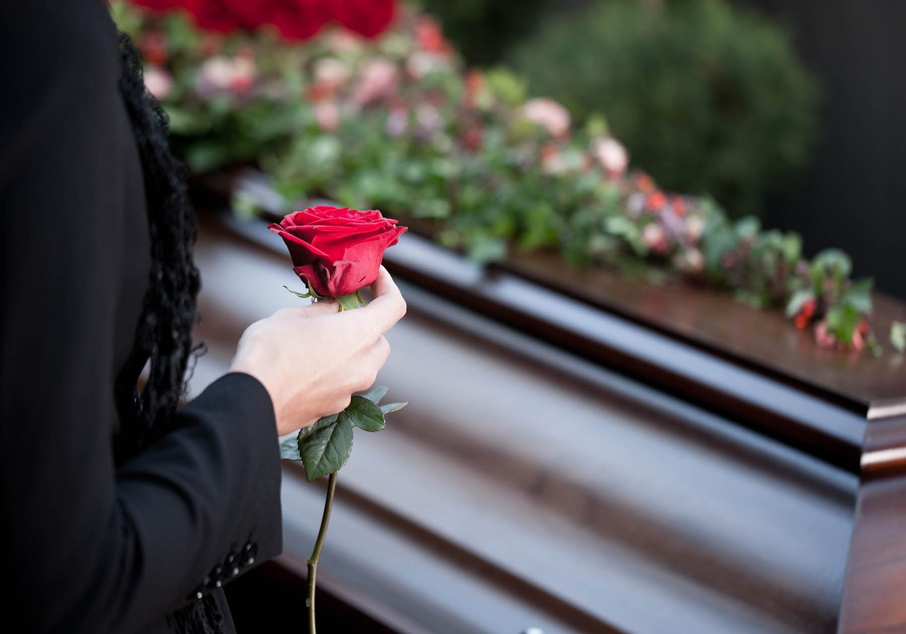 arv_og_testamente_kiste_med_roed_rose